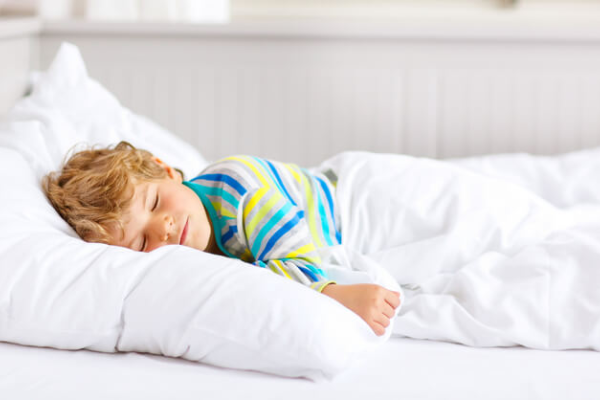 auteur: SONNO AGITATO NEI BAMBINI: RIMEDI NATURALI E CONSIGLI